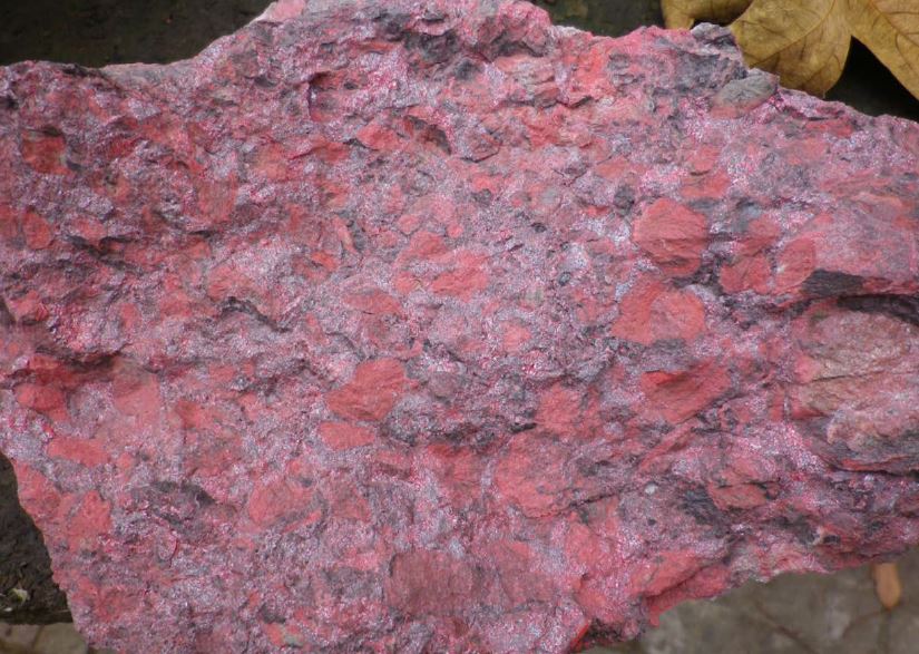 چگونه 10 ماده معدنی قرمز و صورتی را شناسایی کنیم؟